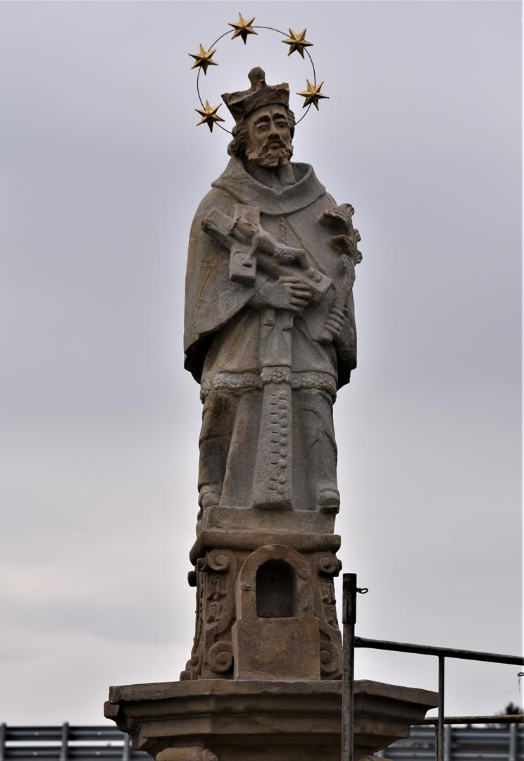 Odnowiona figura św. Jana Nepomucena w Czudcu